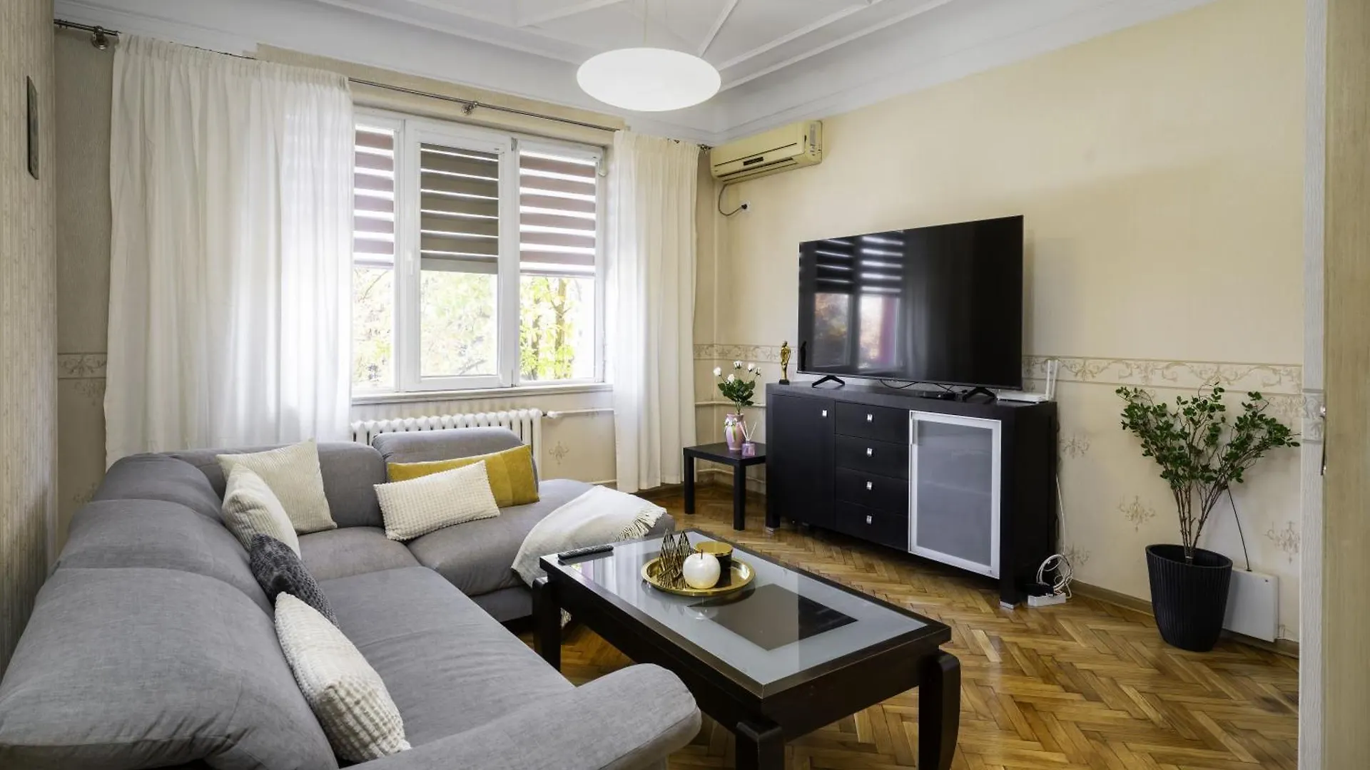 Aristocratic 2 Bedroom Flat Next To Ndk Sofie