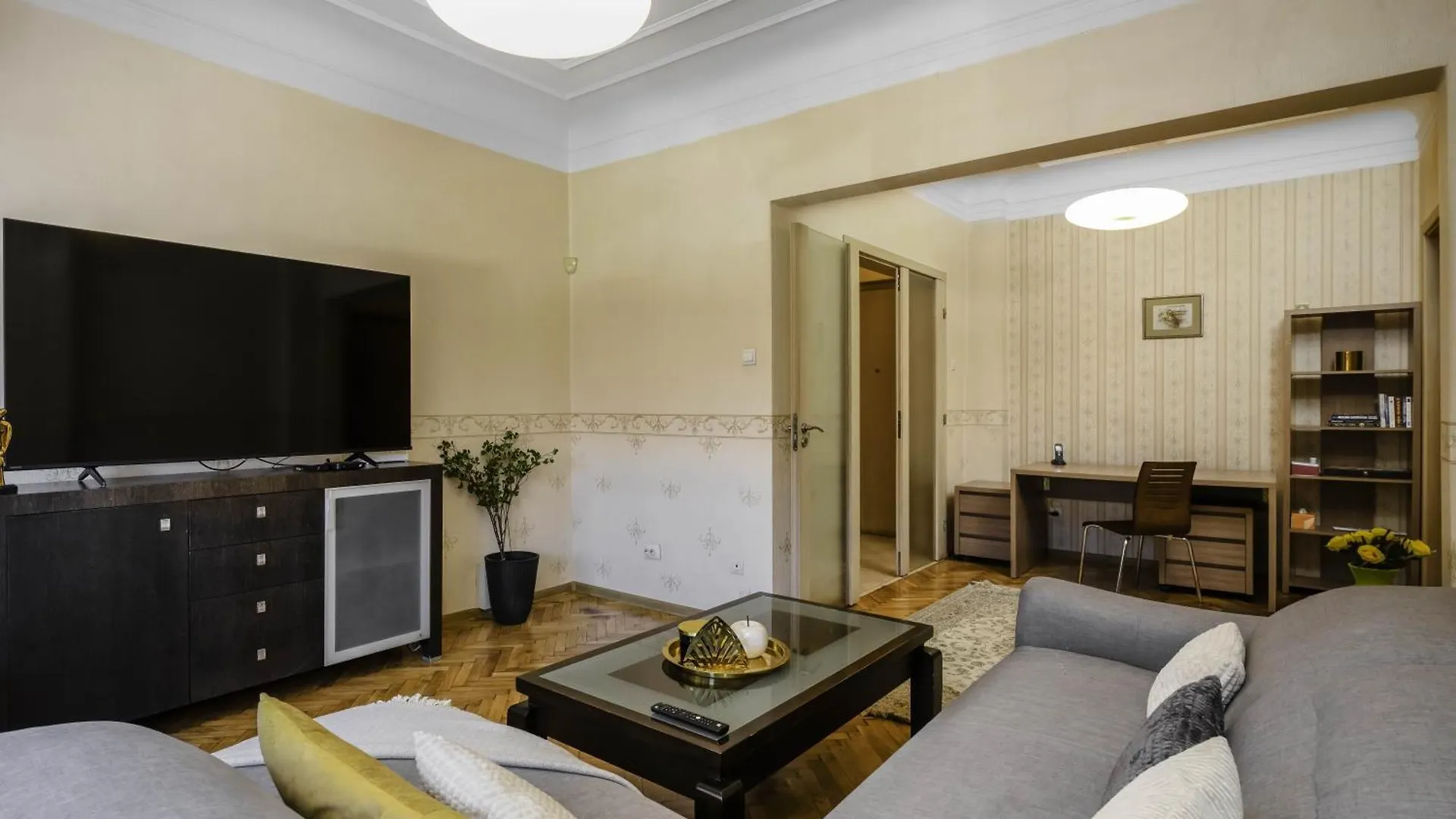 Aristocratic 2 Bedroom Flat Next To Ndk Sofia